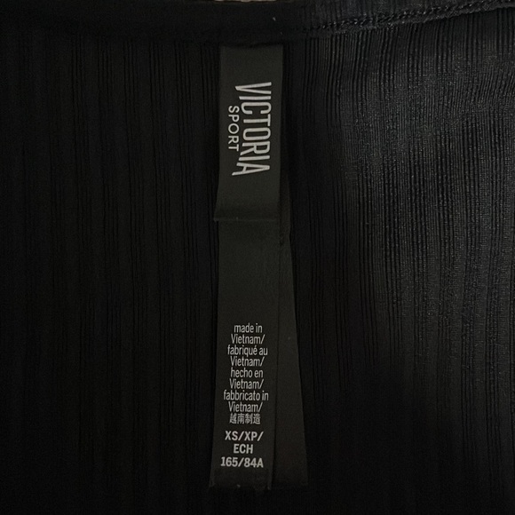 Victoria Sport Ribbed Crop Top - Picture 3 of 3